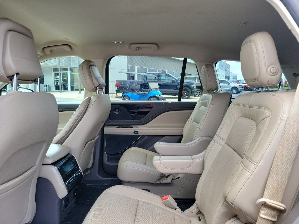 Used 2020 Lincoln Aviator Reserve w/ Elements Package Plus AWD/4WD image 14