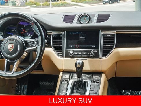 Used 2018 Porsche Macan AWD/4WD image 15
