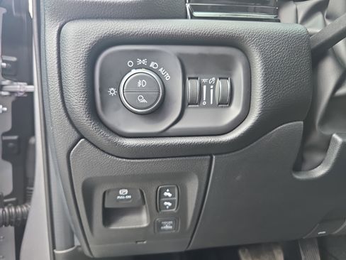 Used 2026 RAM 1500 Laramie AWD/4WD image 21