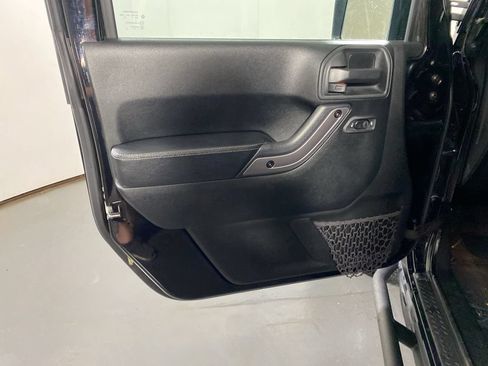 Used 2018 Jeep Wrangler Unlimited Sahara AWD/4WD image 23