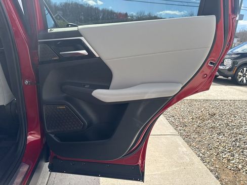 New 2026 Mitsubishi Outlander SE AWD/4WD image 17