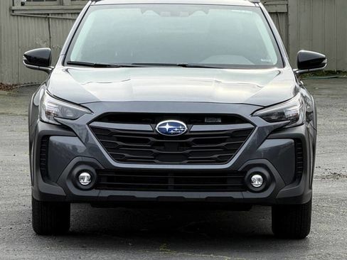 Used 2025 Subaru Outback Premium image 6