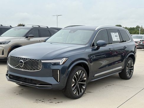 New 2026 Volvo XC90 B6 Ultra w/ Lounge Package image 3