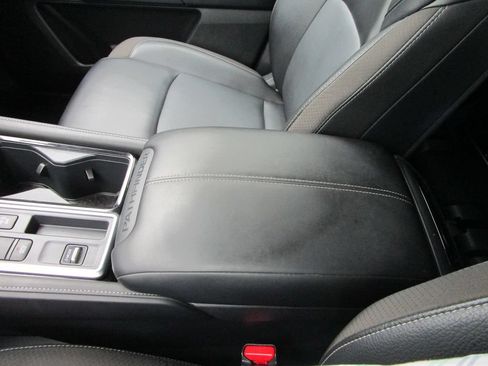 Used 2024 Nissan Pathfinder SL FWD image 37