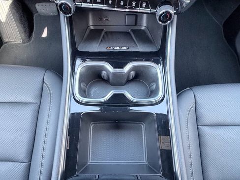 Used 2025 Chevrolet Traverse LT image 18