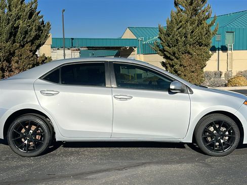 Used 2014 Toyota Corolla LE image 2