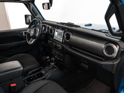 Used 2020 Jeep Wrangler Unlimited Sahara AWD/4WD image 18