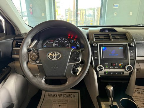 Used 2013 Toyota Camry LE FWD image 13