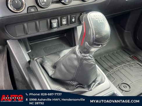 Used 2019 Toyota Tacoma TRD Off-Road AWD/4WD image 12