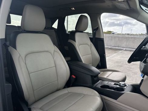 Used 2020 Ford Escape Titanium image 30