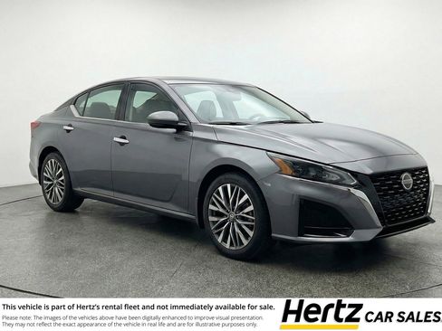 Used 2025 Nissan Altima 2.5 SV FWD image 1