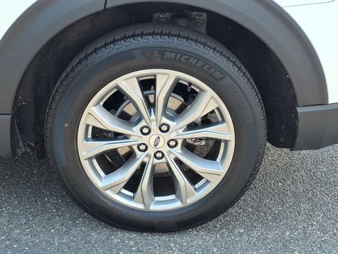 Used 2023 Ford Explorer XLT w/ Equipment Group 202A AWD/4WD image 19