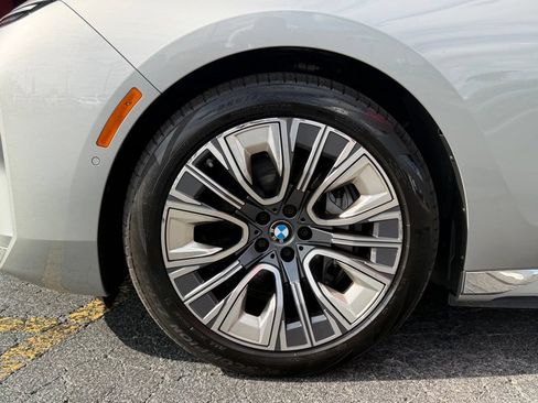Used 2023 BMW i7 xDrive60 AWD/4WD image 5