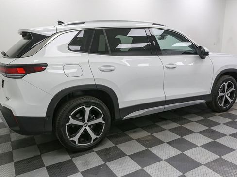 Used 2025 Volkswagen Tiguan SE w/ Panoramic Sunroof Package AWD/4WD image 10
