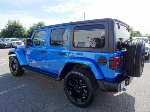Used 2022 Jeep Wrangler Unlimited Sahara w/ Cold Weather Group image 6