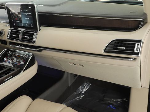 Used 2021 Lincoln Navigator Reserve AWD/4WD image 17