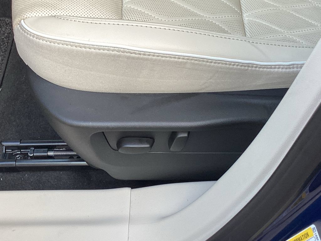 Used 2023 Buick Envision Avenir AWD/4WD image 49