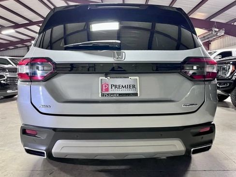Used 2023 Honda Pilot Touring image 3