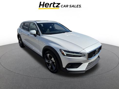 Used 2025 Volvo V60 B5 Cross Country Plus image 1