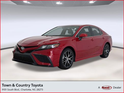 Used 2022 Toyota Camry SE FWD image 1