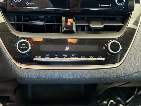 Used 2022 Toyota Corolla LE image 11