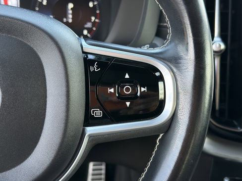 Used 2021 Volvo XC60 T5 R-Design image 27