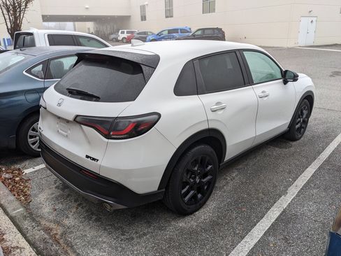 Used 2023 Honda HR-V Sport image 8