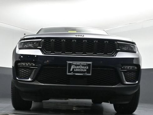 Used 2023 Jeep Grand Cherokee Limited w/ Black Appearance Package AWD/4WD image 38