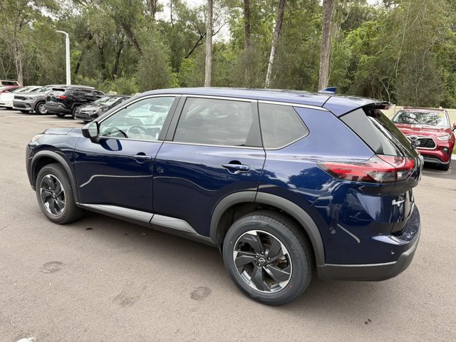 Used 2024 Nissan Rogue SV AWD/4WD image 4
