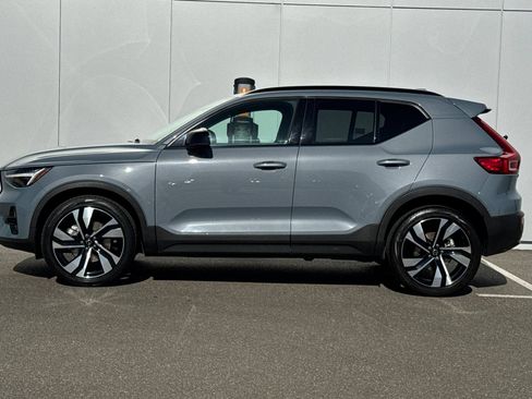 Used 2023 Volvo XC40 B5 Plus w/ Protection Package Premier AWD/4WD image 2