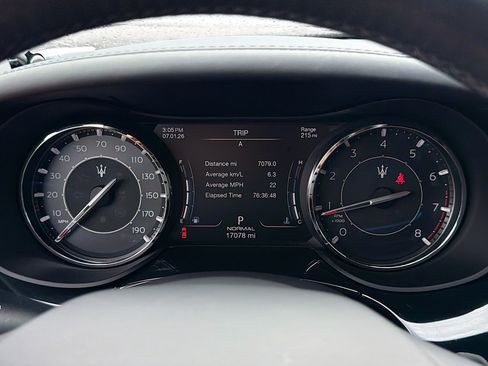 Used 2023 Maserati Quattroporte Modena RWD image 39