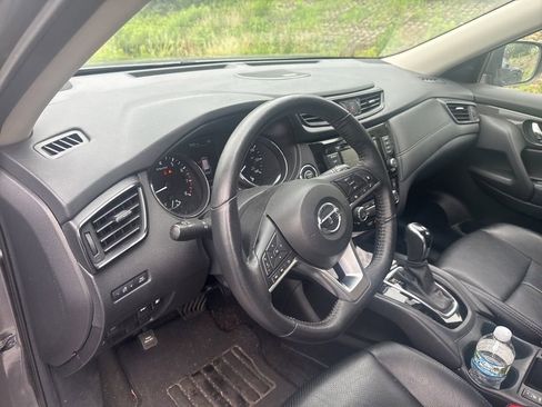 Used 2018 Nissan Rogue SV w/ Sun & Sound Touring Package FWD image 15