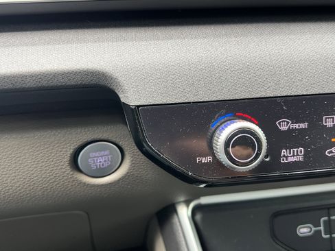 Used 2025 Kia Carnival EX FWD image 34