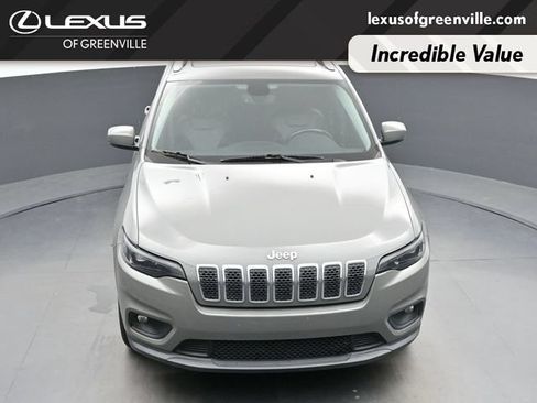 Used 2019 Jeep Cherokee Latitude Plus w/ Comfort/Convenience Group FWD image 17