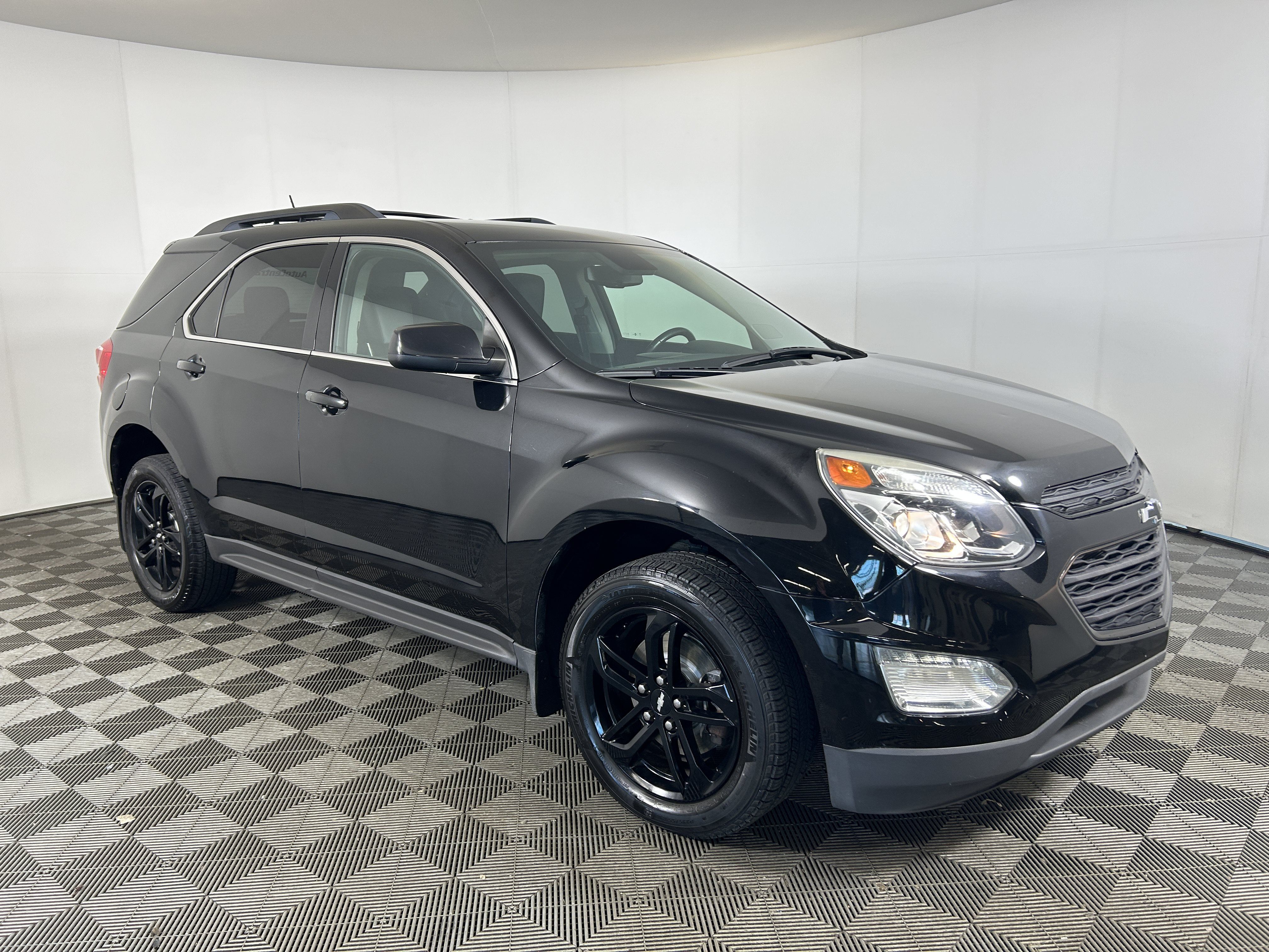 Used 2017 Chevrolet Equinox LT w/ Midnight Edition AWD/4WD image 3