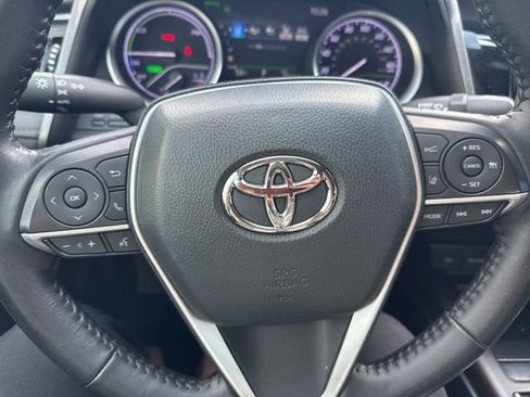 Used 2022 Toyota Camry XLE w/ Navigation Upgrade Package image 19