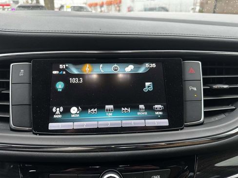 Used 2018 Buick Enclave Essence image 30