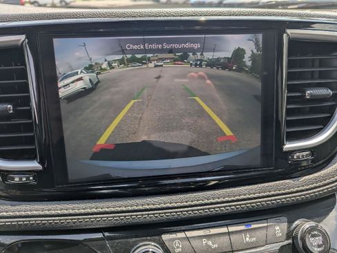 Used 2024 Chrysler Pacifica Limited FWD image 11