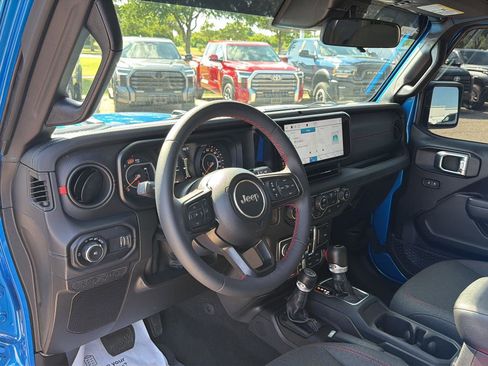 Used 2024 Jeep Wrangler Unlimited Rubicon AWD/4WD image 21