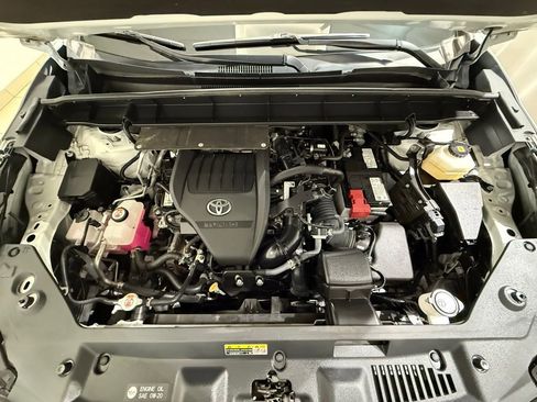 Used 2023 Toyota Highlander XLE AWD/4WD image 10