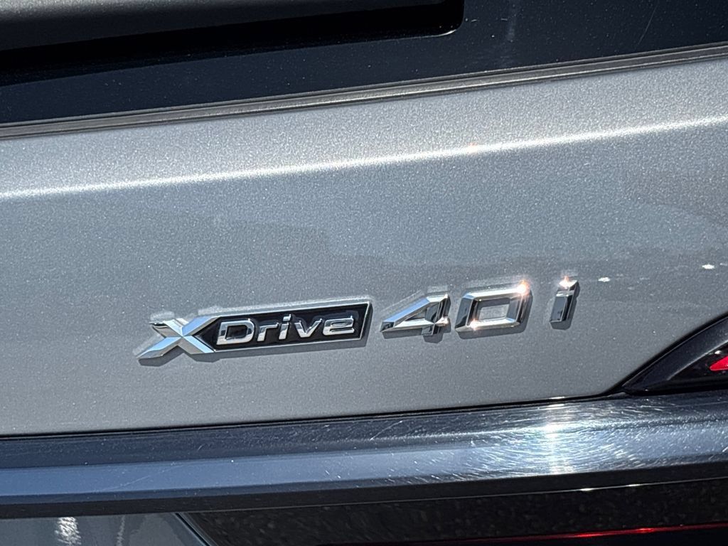 Used 2024 BMW X7 xDrive40i w/ M Sport Package AWD/4WD image 16