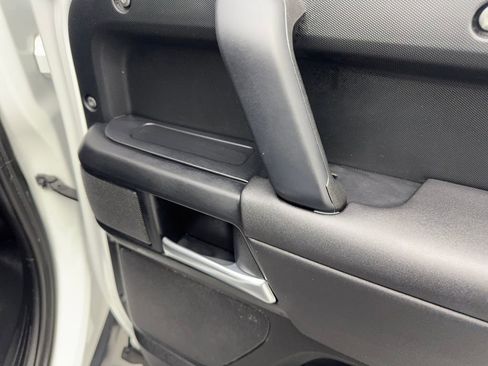 Used 2025 Land Rover Defender 110 S image 41