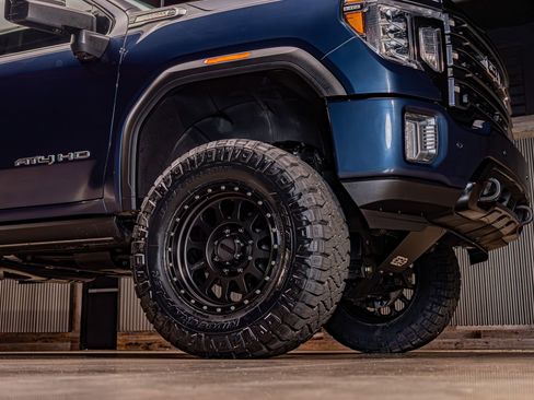 Used 2022 GMC Sierra 2500 AT4 w/ AT4 Premium Plus Package image 16