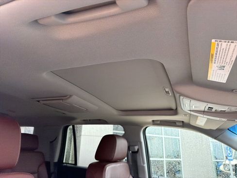 Used 2019 Chevrolet Tahoe Premier w/ Premier Plus Edition AWD/4WD image 32