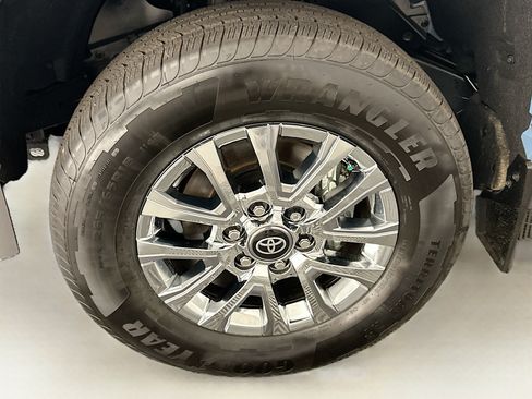 Used 2026 Toyota Tacoma Limited AWD/4WD image 11