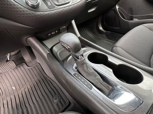 Used 2022 Chevrolet Malibu LS FWD image 33