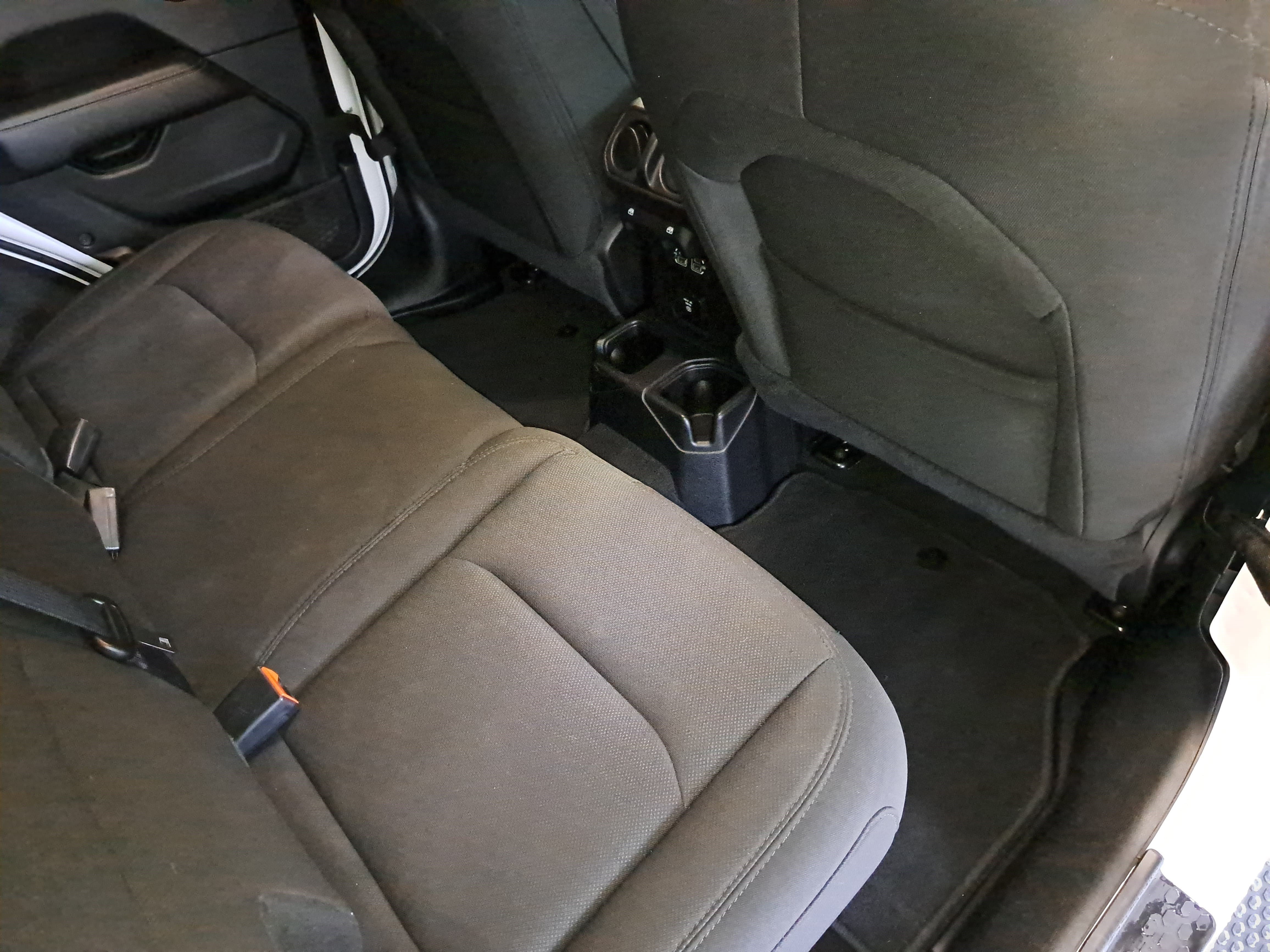 Used 2020 Jeep Wrangler Unlimited Sahara AWD/4WD image 11