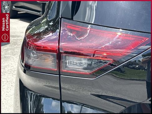 Certified 2025 Nissan Rogue SV AWD/4WD image 13