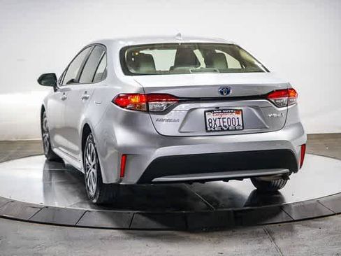 Certified 2022 Toyota Corolla LE FWD image 3