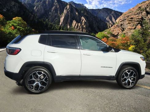 Used 2025 Jeep Compass Limited AWD/4WD image 2